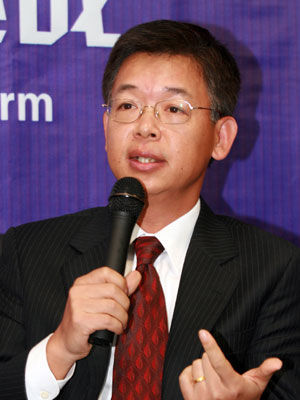 黄益平2