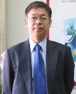 黄益平