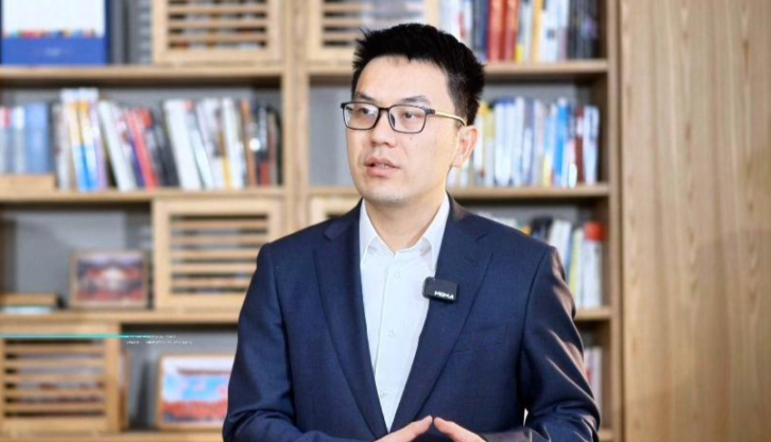 侯宏 | AI时代的生命护城河：从掌控注意力到经营人的主体性系统
